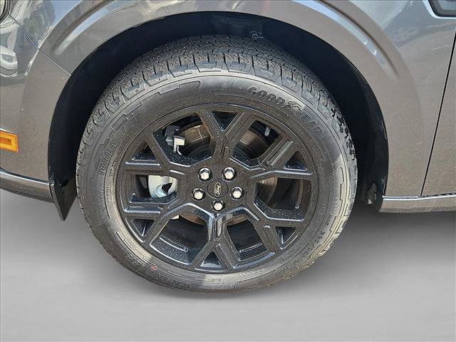 Certified 2025 Ford Maverick Lobo AWD/4WD image 22