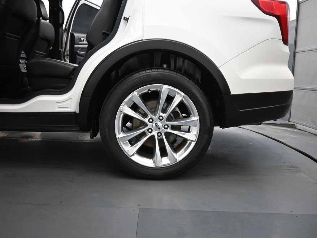 Certified 2018 Ford Explorer XLT w/ Equipment Group 202A FWD image 20