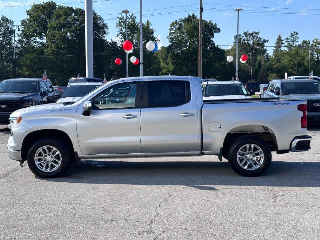 Used 2022 Chevrolet Silverado 1500 LT AWD/4WD image 4