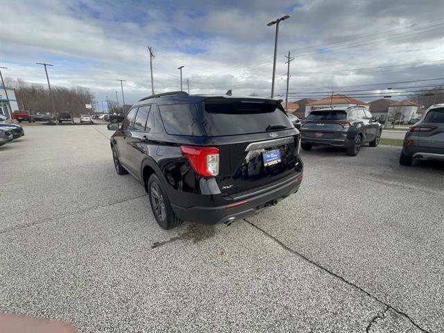 Certified 2023 Ford Explorer XLT w/ Equipment Group 202A AWD/4WD image 3