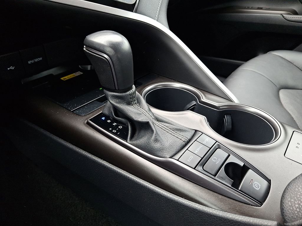 Used 2022 Toyota Camry XSE FWD image 14