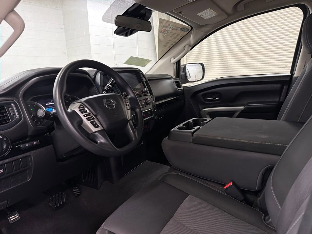 Used 2022 Nissan Titan SV image 11