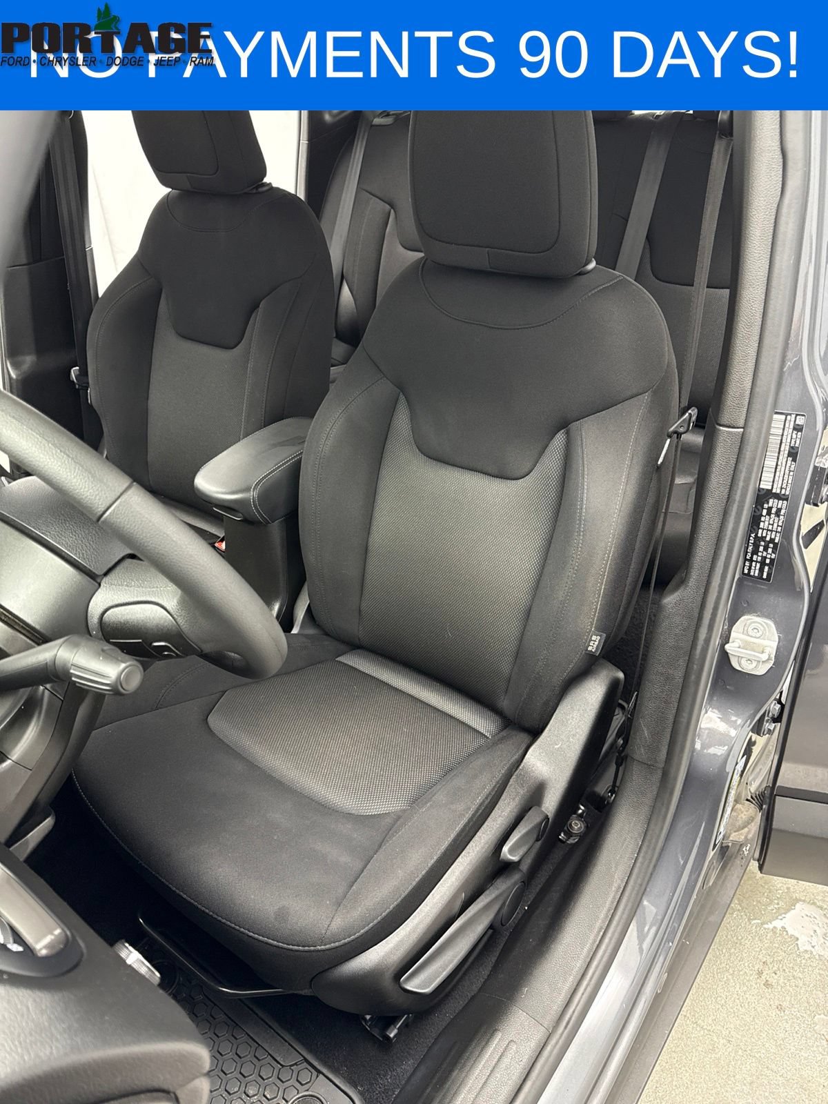 Used 2023 Jeep Renegade Latitude AWD/4WD image 9