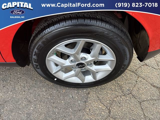 Used 2025 Kia Soul LX w/ LX Technology Package image 13