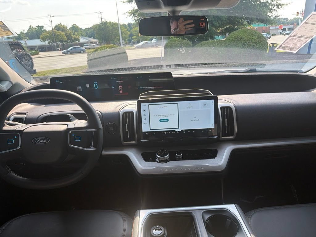 Certified 2025 Ford Expedition Active AWD/4WD image 12