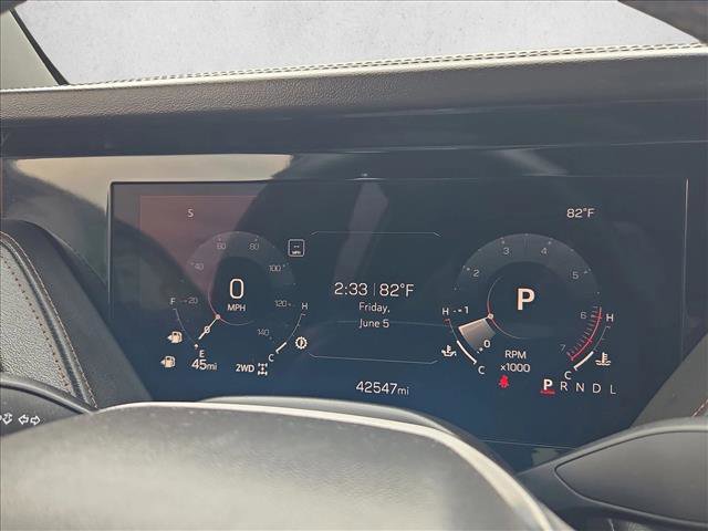 Used 2025 GMC Yukon XL AT4 w/ AT4 Premium Package AWD/4WD image 10