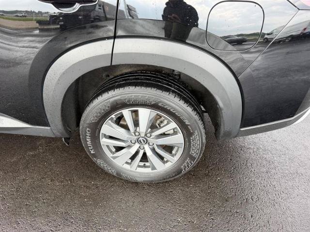 Used 2025 Nissan Pathfinder SL AWD/4WD image 9