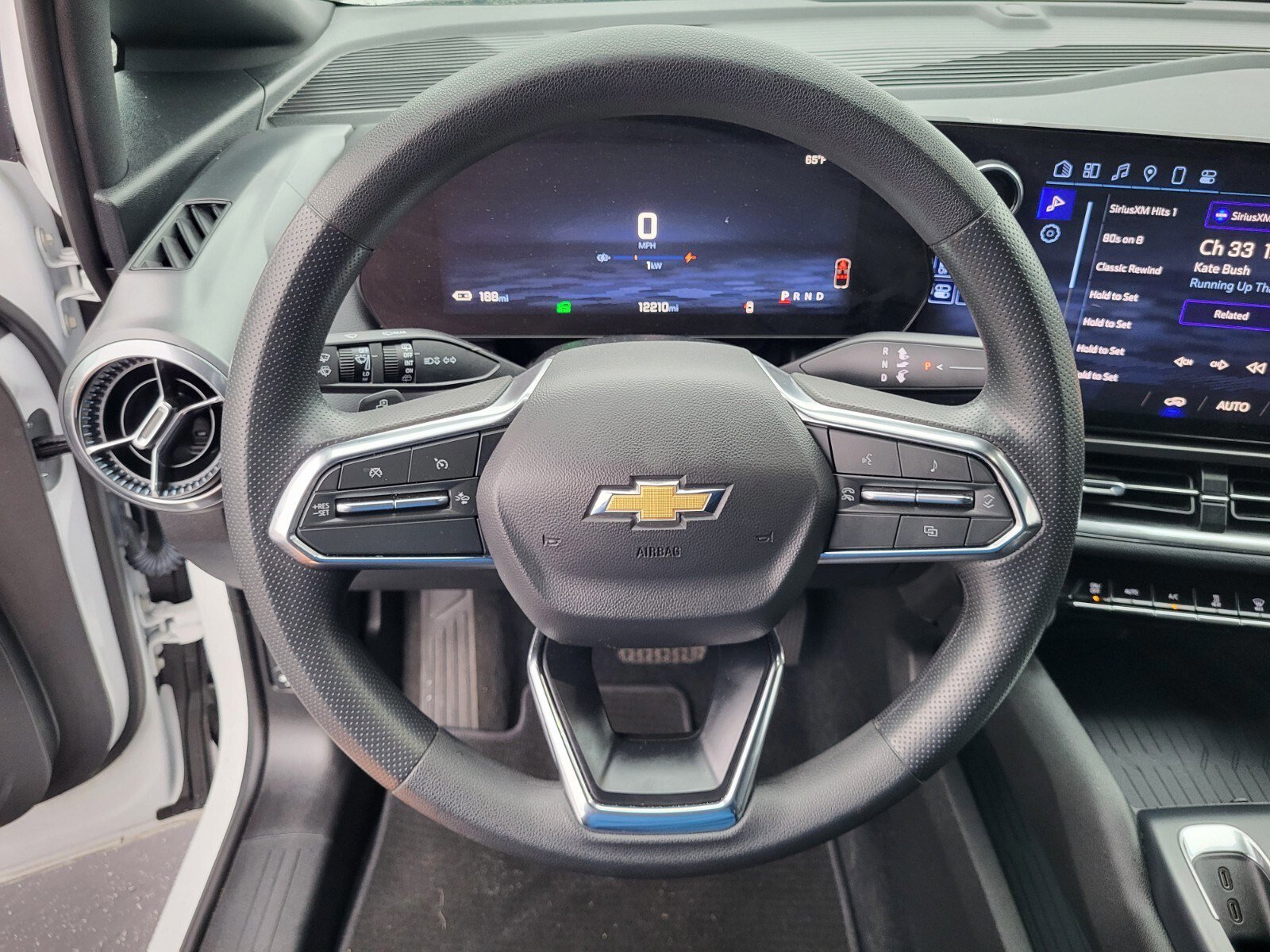 Used 2025 Chevrolet Equinox EV LT image 24