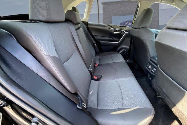 Used 2025 Toyota RAV4 XLE FWD image 25