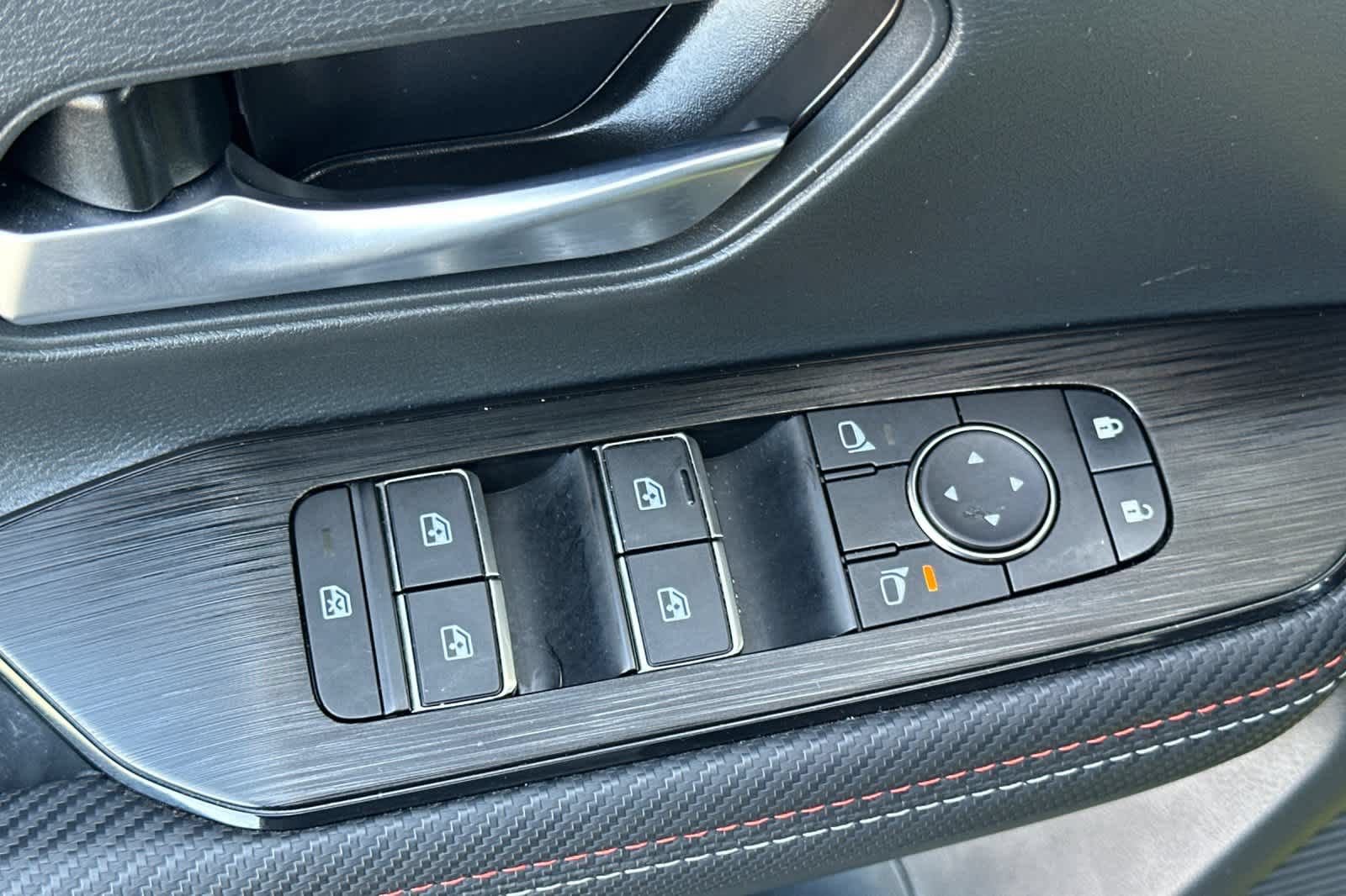 Used 2025 Nissan Kicks SR AWD/4WD image 14