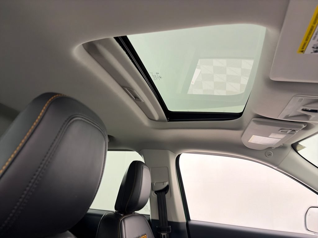 Certified 2025 Ford Maverick Tremor AWD/4WD image 32