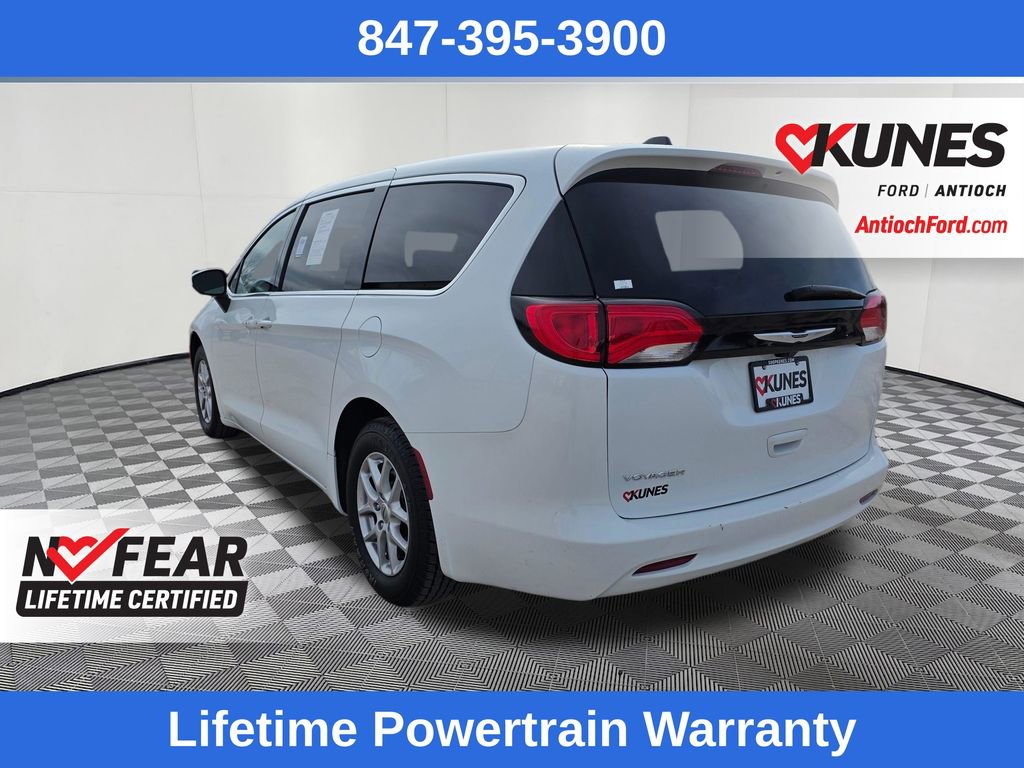 Used 2022 Chrysler Voyager LX FWD image 5