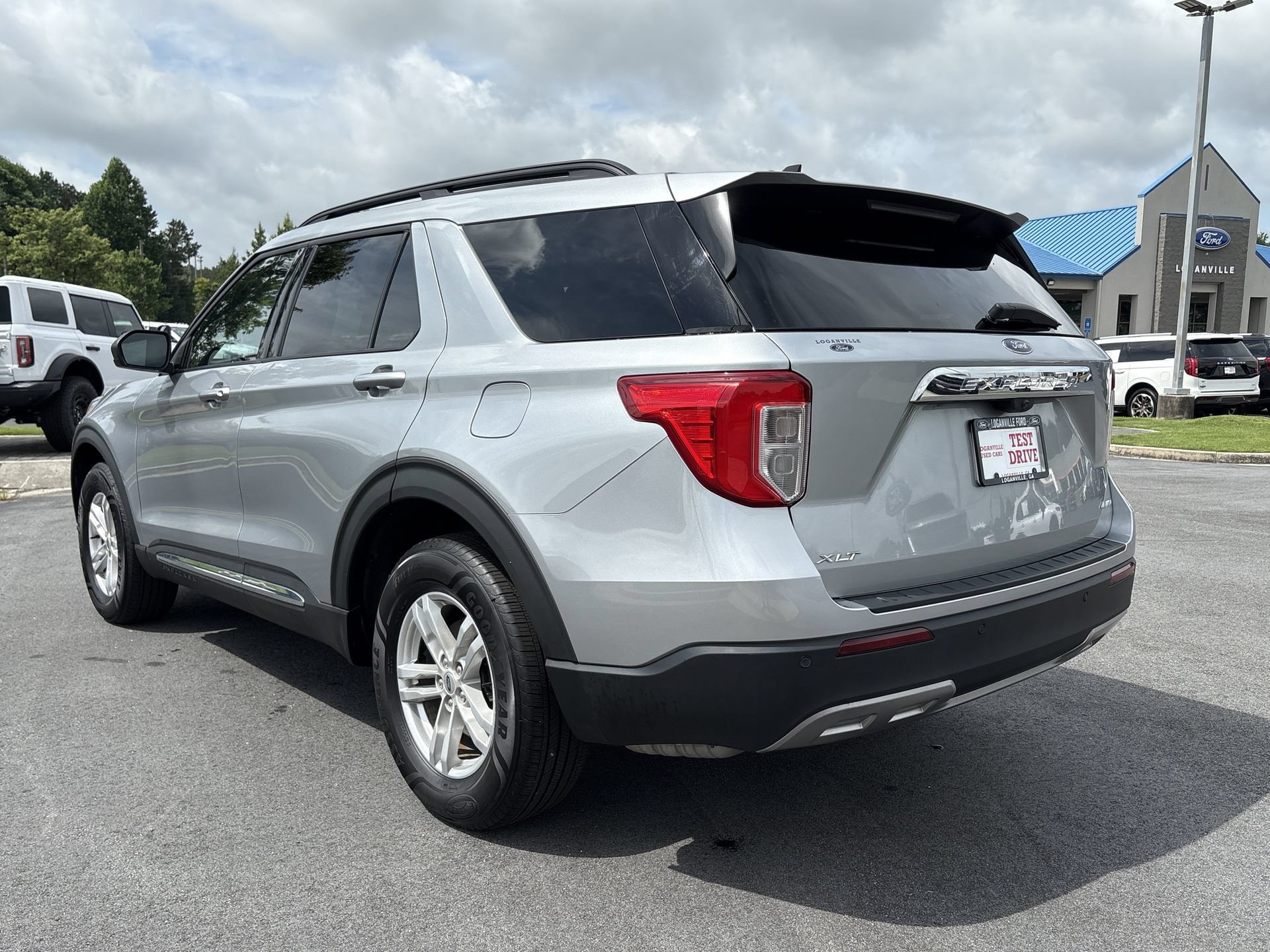 Certified 2023 Ford Explorer XLT w/ Equipment Group 202A AWD/4WD image 24