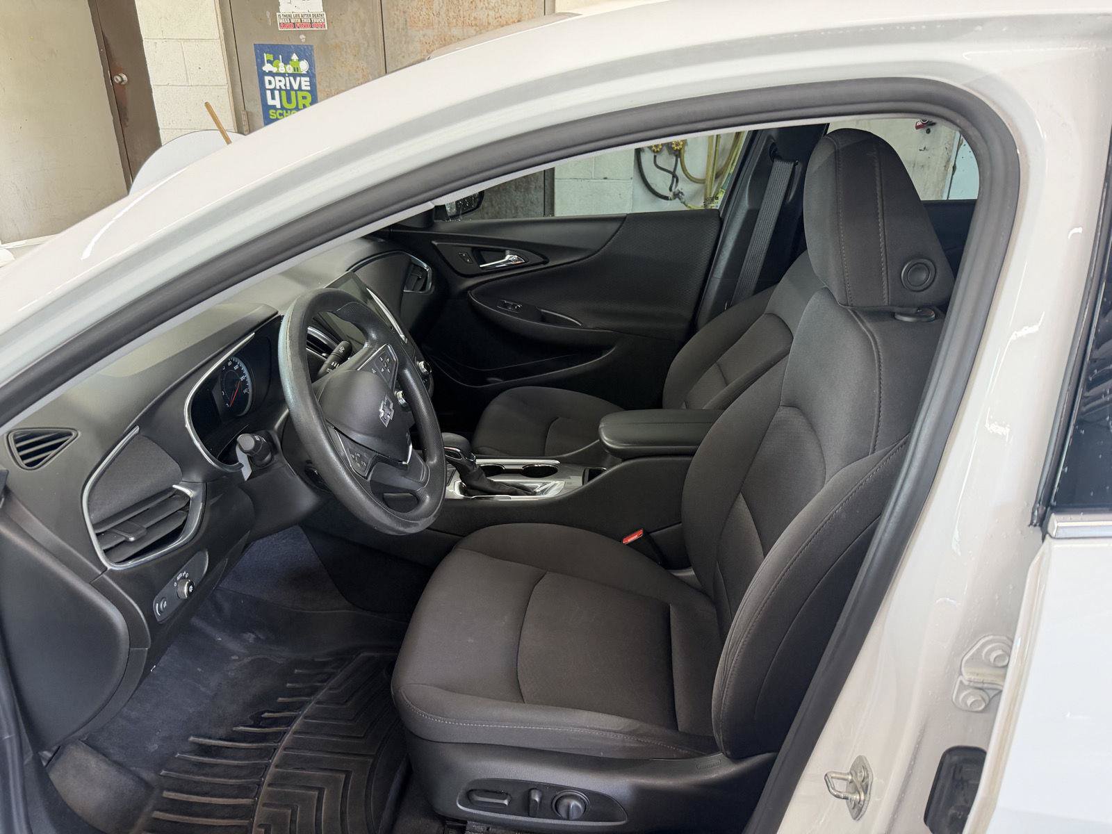 Used 2021 Chevrolet Malibu LT FWD image 11