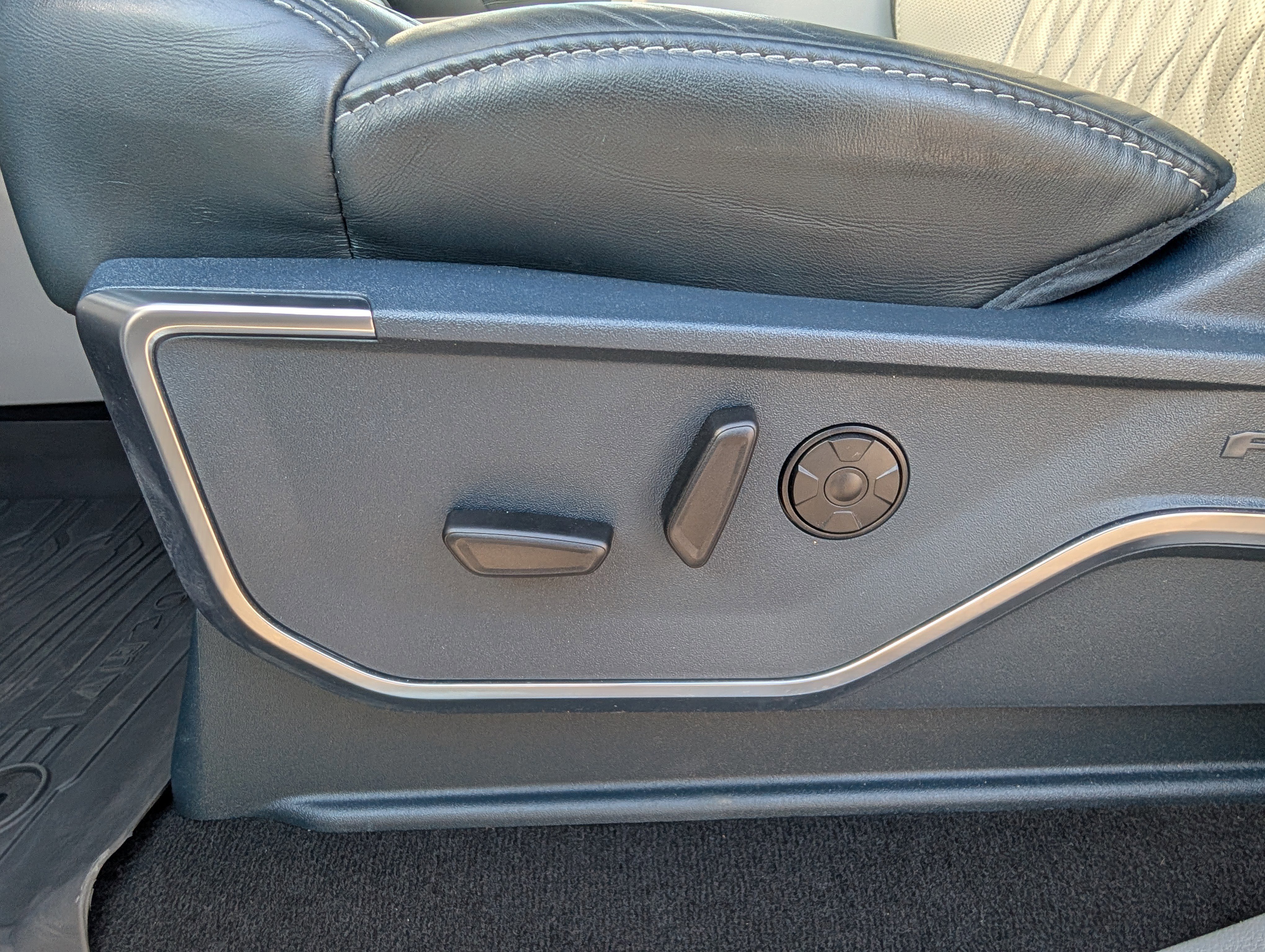 Certified 2024 Ford F250 Limited w/ FX4 Off-Road Package image 29