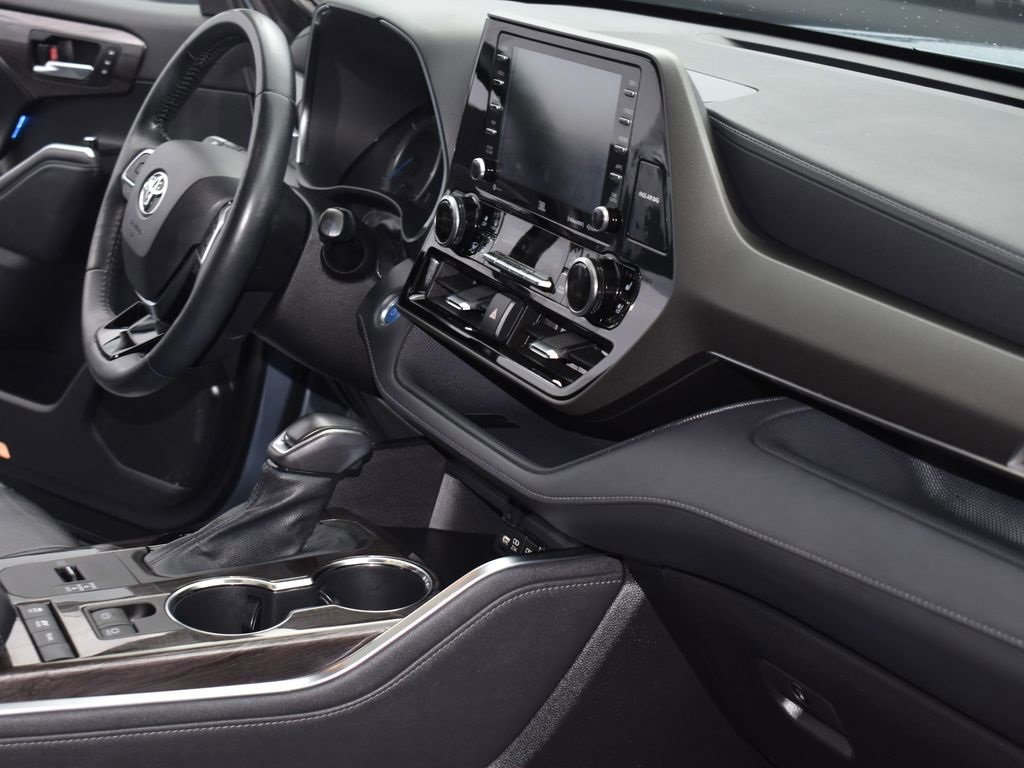 Used 2021 Toyota Highlander Limited image 16