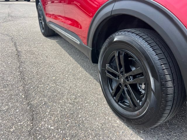 Certified 2024 Ford Explorer XLT w/ Equipment Group 202A AWD/4WD image 27