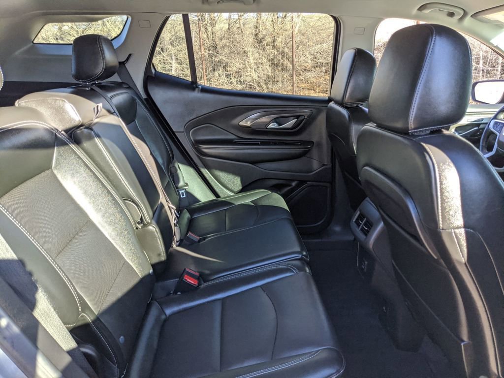 Used 2024 GMC Terrain SLT image 25