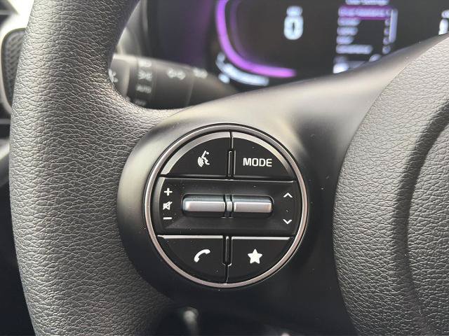 Used 2025 Kia Soul LX w/ LX Technology Package FWD image 32