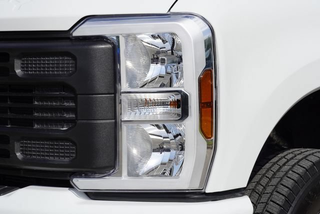 Certified 2025 Ford F250 XL AWD/4WD image 4