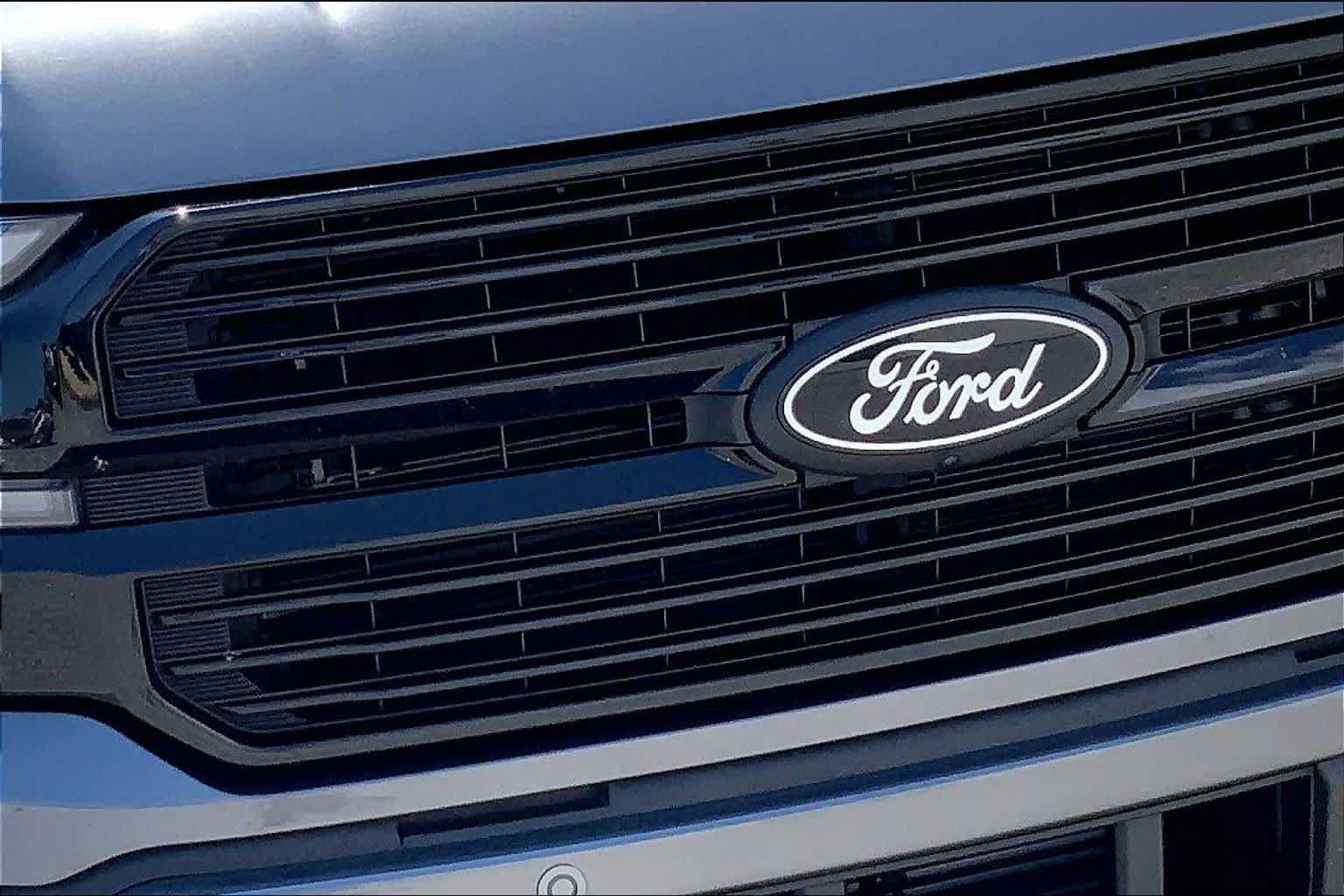 Certified 2024 Ford F150 Platinum w/ FX4 Off-Road Package AWD/4WD image 29