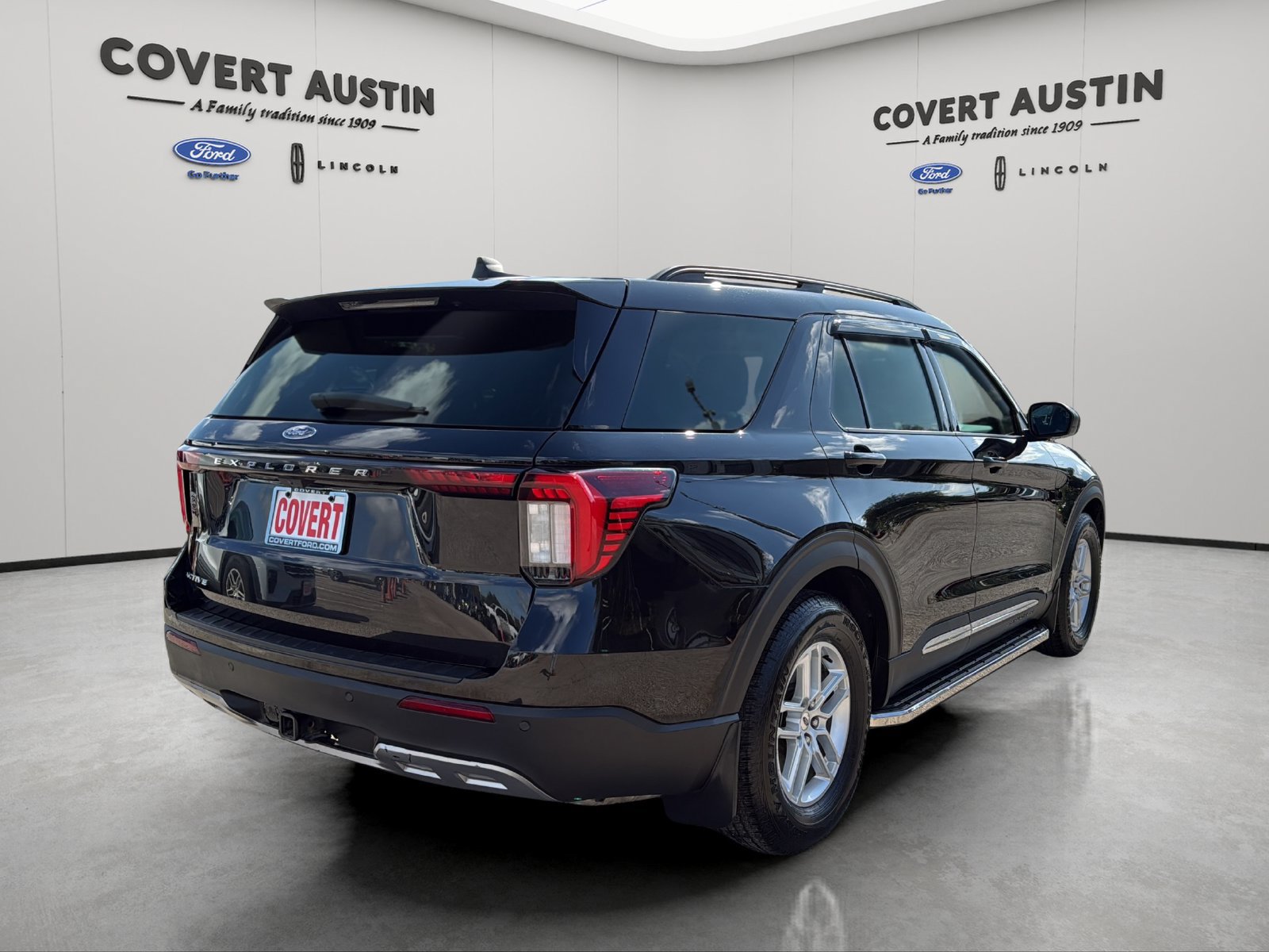 Certified 2025 Ford Explorer Active w/ Active Comfort Package RWD image 5
