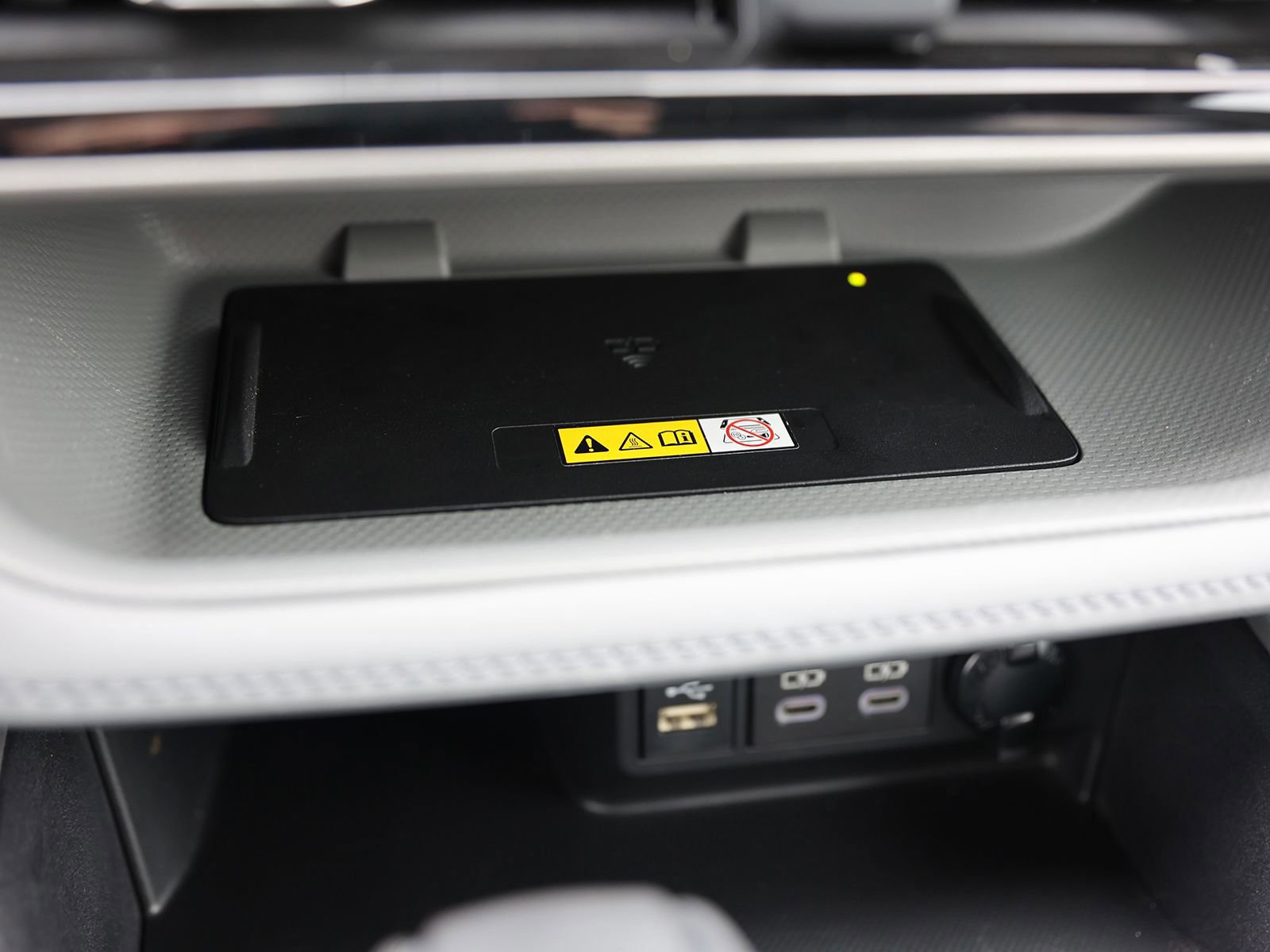 Used 2023 Toyota Highlander XLE AWD/4WD image 29