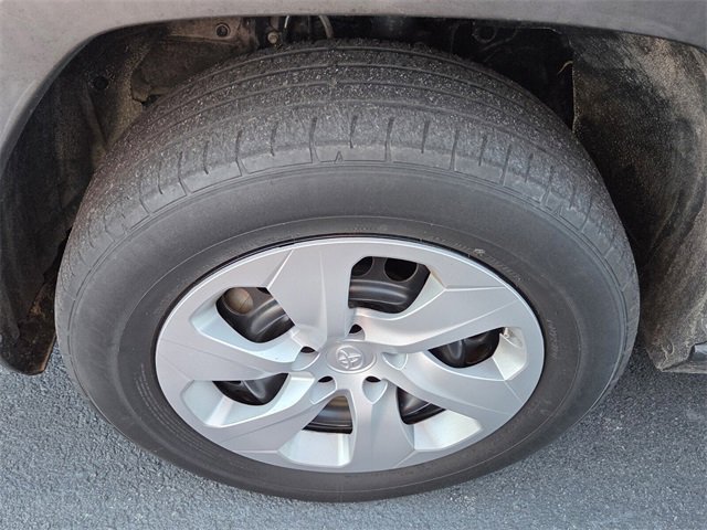 Used 2020 Toyota RAV4 LE image 9