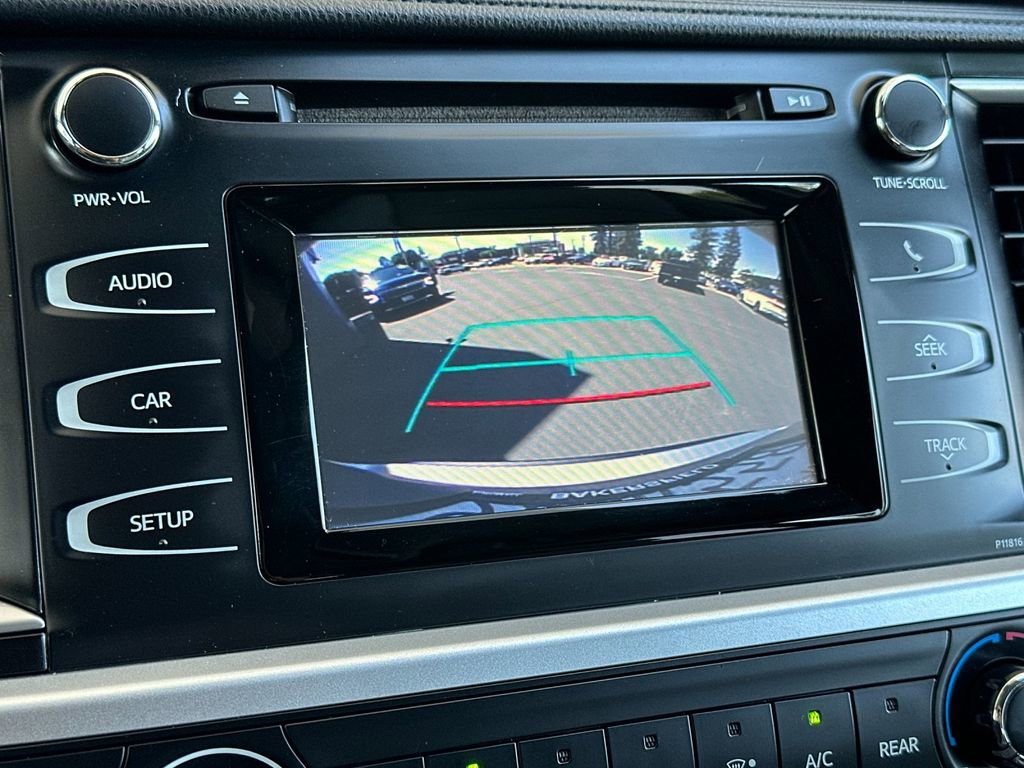 Used 2019 Toyota Highlander LE FWD image 19