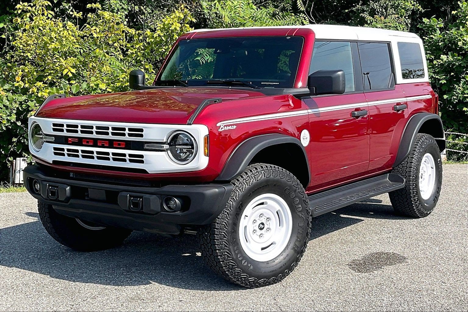 Certified 2026 Ford Bronco Heritage Edition AWD/4WD image 3