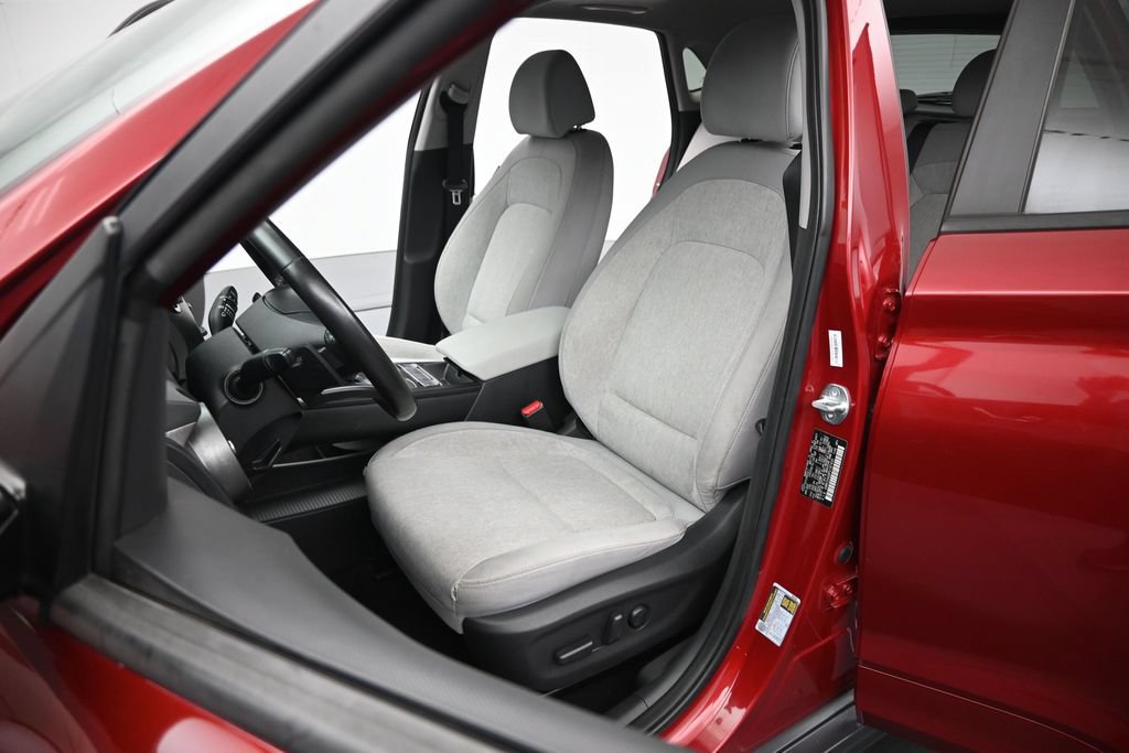 Used 2023 Hyundai Kona SEL FWD image 9