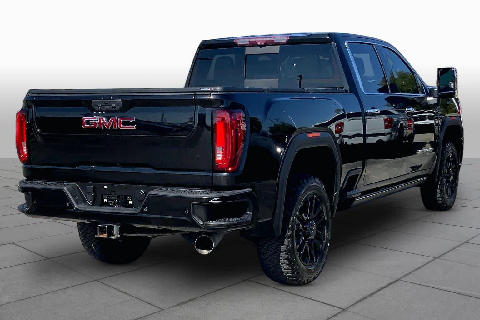 Used 2022 GMC Sierra 2500 Denali w/ Denali Black Diamond Edition AWD/4WD image 13