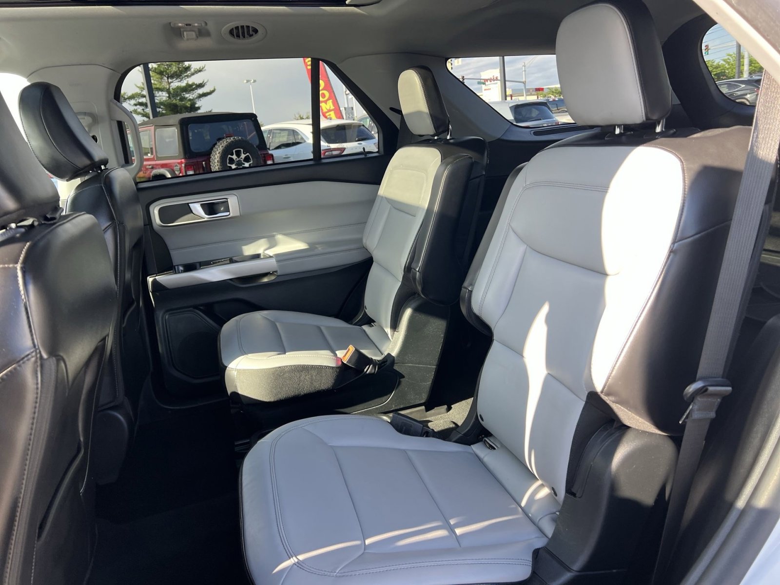 Certified 2021 Ford Explorer XLT w/ Equipment Group 202A AWD/4WD image 25