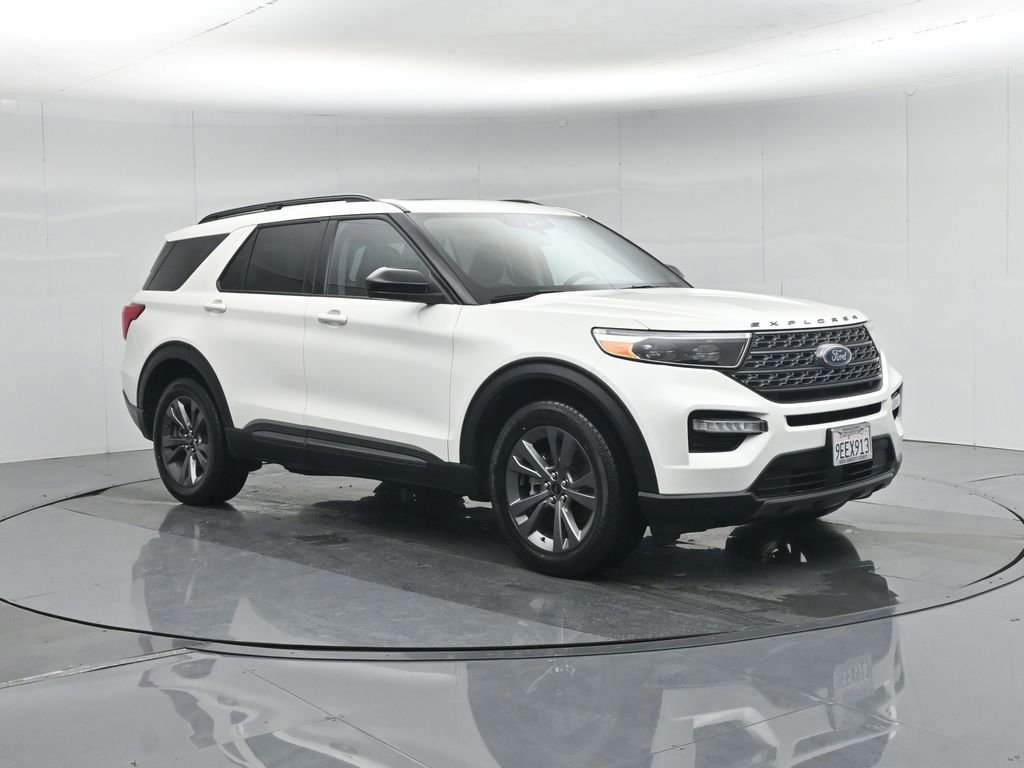 Certified 2023 Ford Explorer XLT w/ Equipment Group 202A image 3