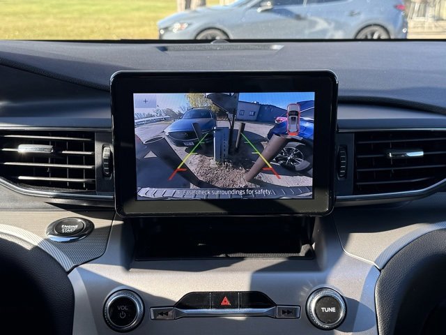 Certified 2022 Ford Explorer XLT w/ Equipment Group 202A image 9