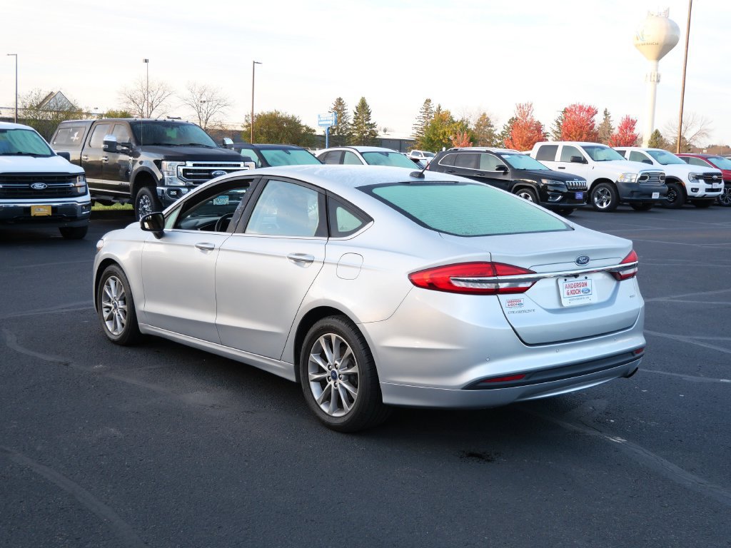 Certified 2017 Ford Fusion SE FWD image 8
