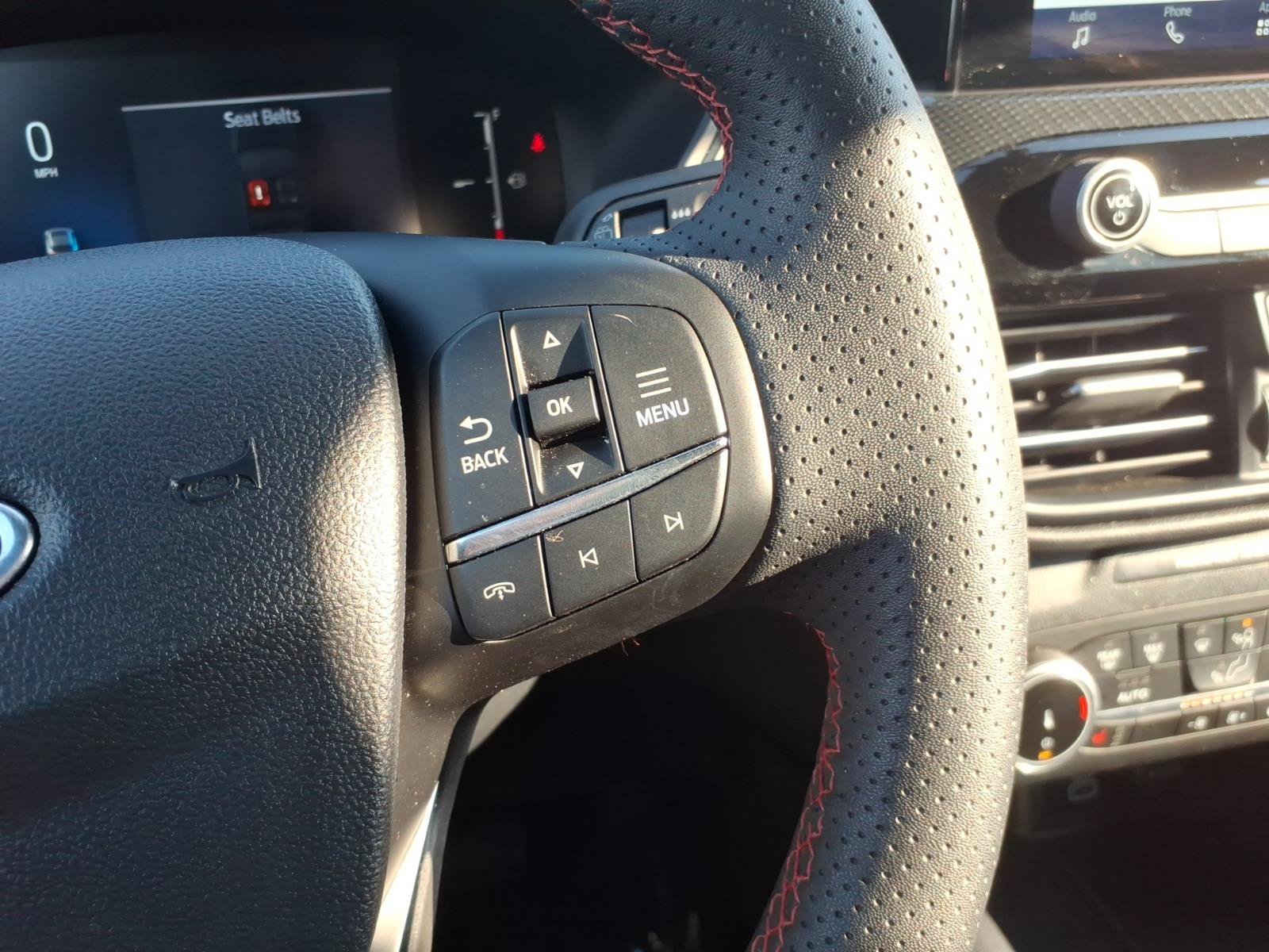 Certified 2025 Ford Escape ST-Line Select AWD/4WD image 19