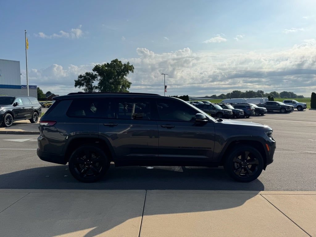 Used 2023 Jeep Grand Cherokee L Laredo AWD/4WD image 10
