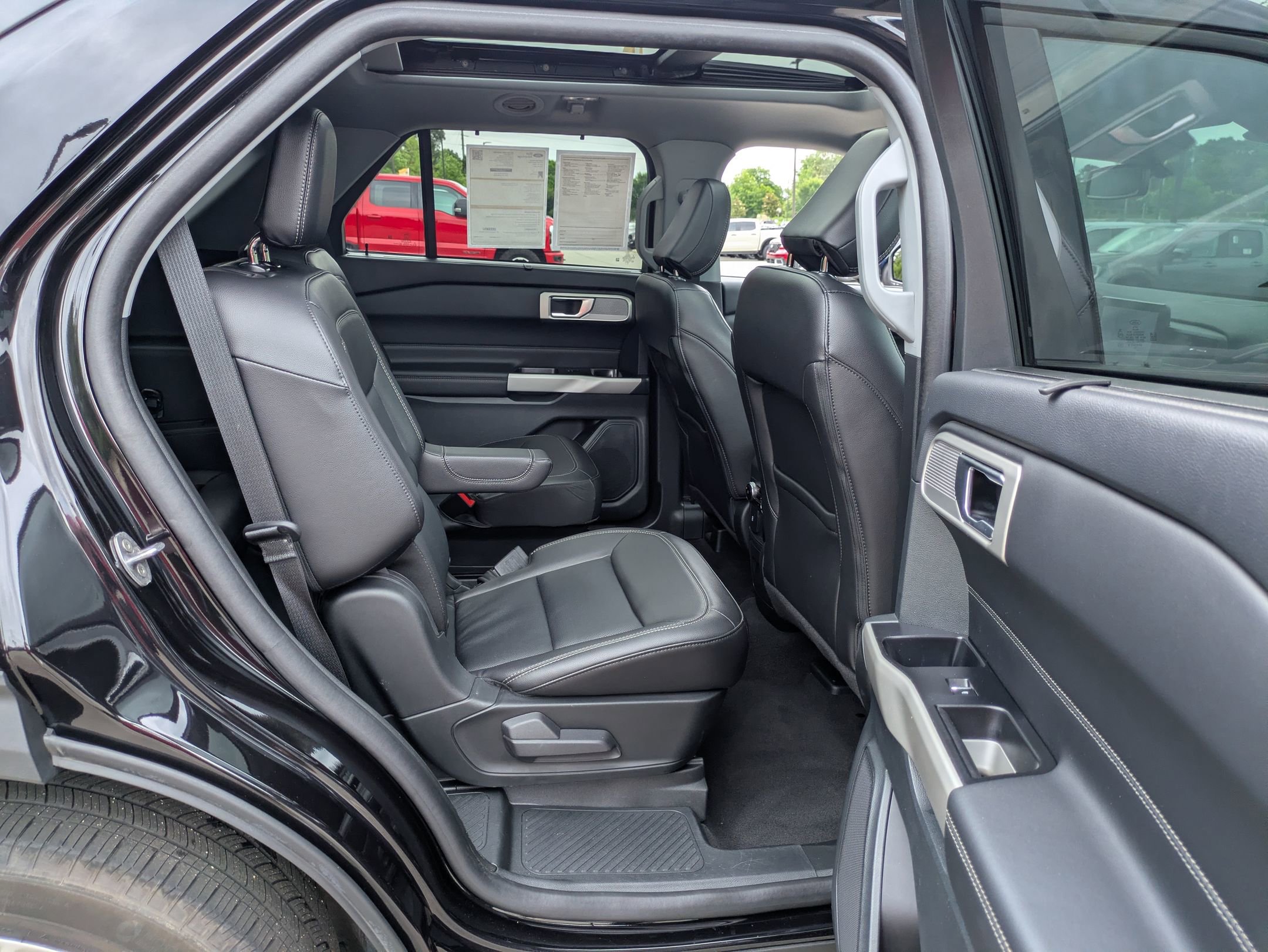 Certified 2023 Ford Explorer Limited w/ Equipment Group 301A AWD/4WD image 38