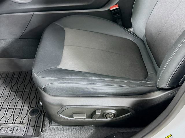 Used 2023 Jeep Grand Cherokee Laredo image 27