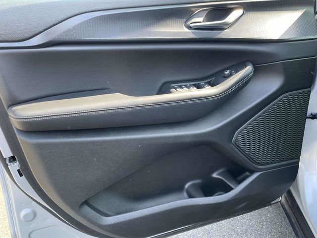 Used 2024 Jeep Grand Cherokee Laredo image 23