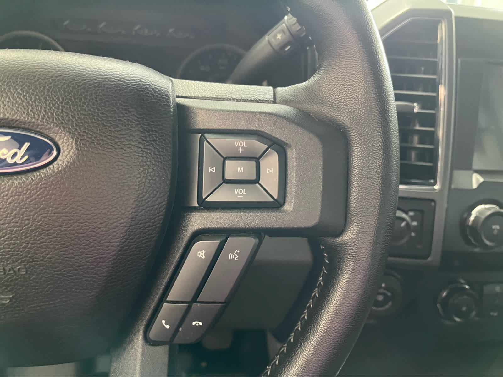 Certified 2019 Ford F150 XLT w/ Equipment Group 302A Luxury AWD/4WD image 38