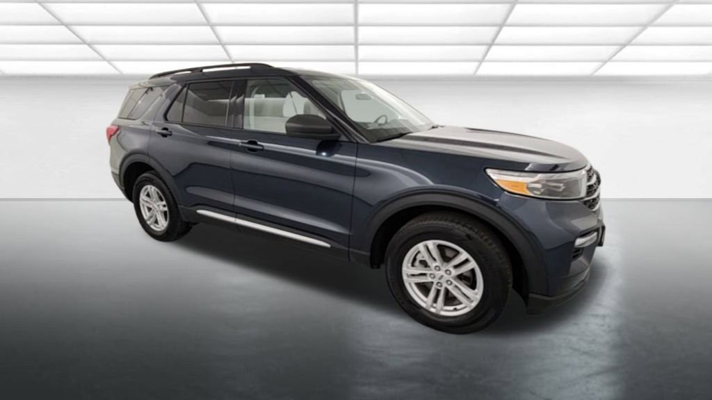 Certified 2022 Ford Explorer XLT w/ Equipment Group 202A image 9