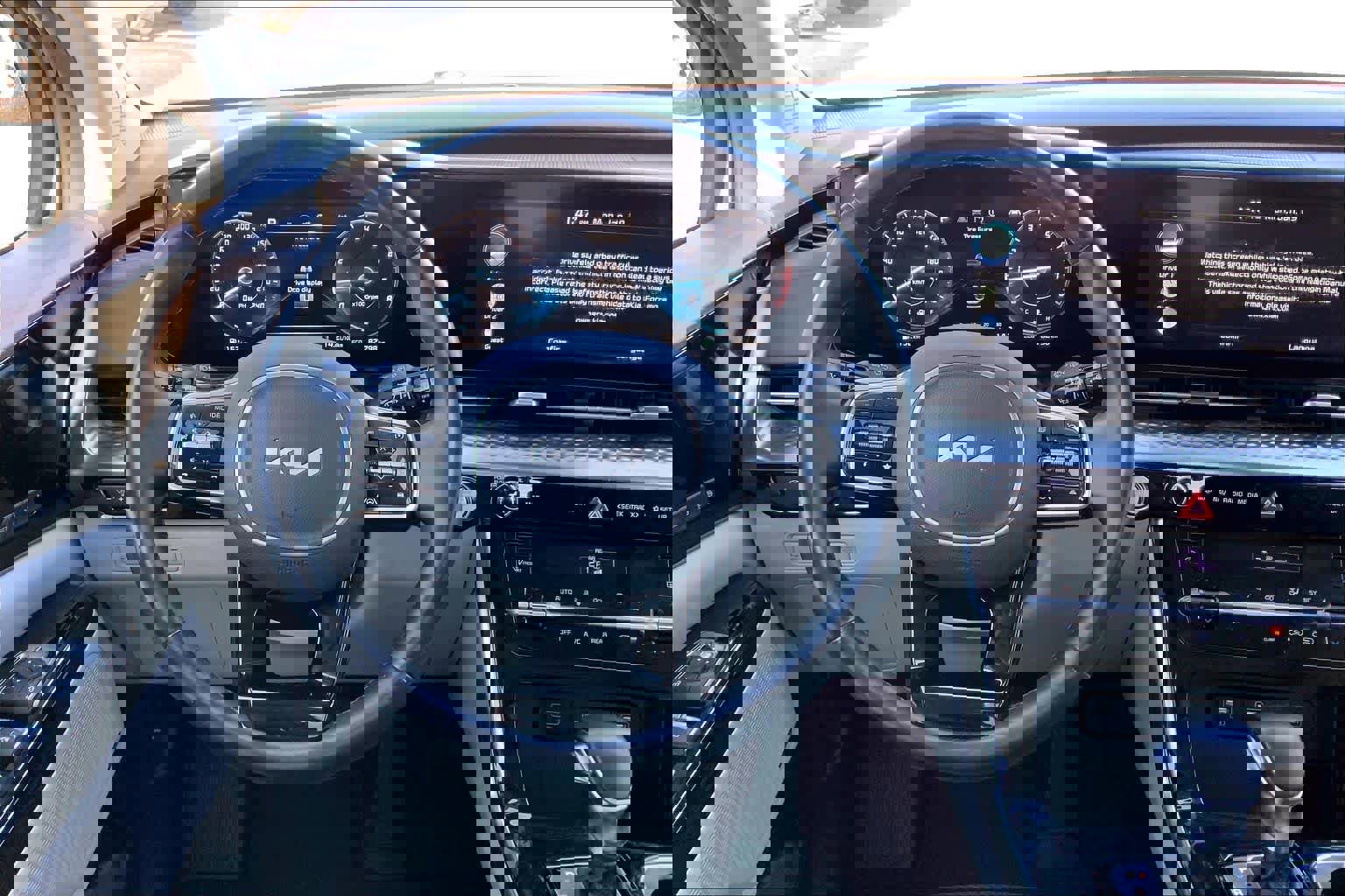 Used 2022 Kia Carnival SX Prestige image 7