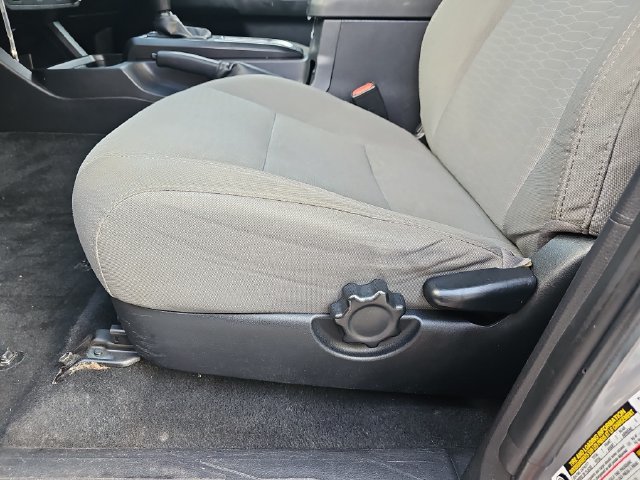 Used 2017 Toyota Tacoma SR AWD/4WD image 16
