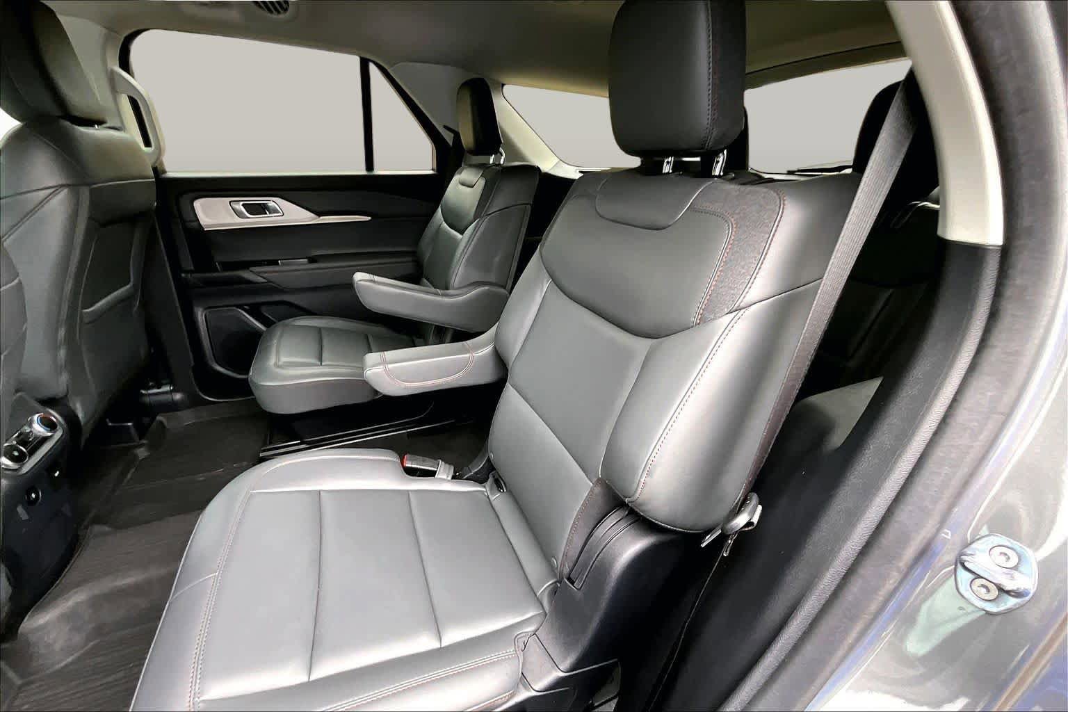 Certified 2025 Ford Explorer Active w/ Active Comfort Package RWD image 21