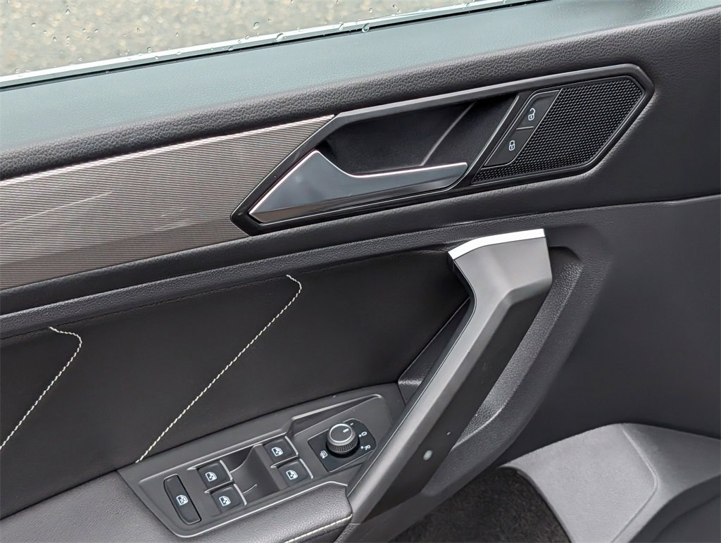 Used 2023 Volkswagen Tiguan SE image 15