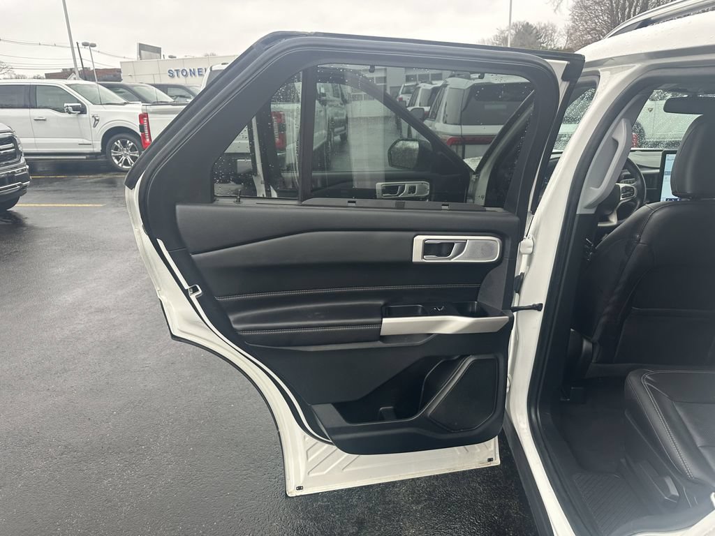Certified 2022 Ford Explorer Limited w/ Limited Technology Package AWD/4WD image 11