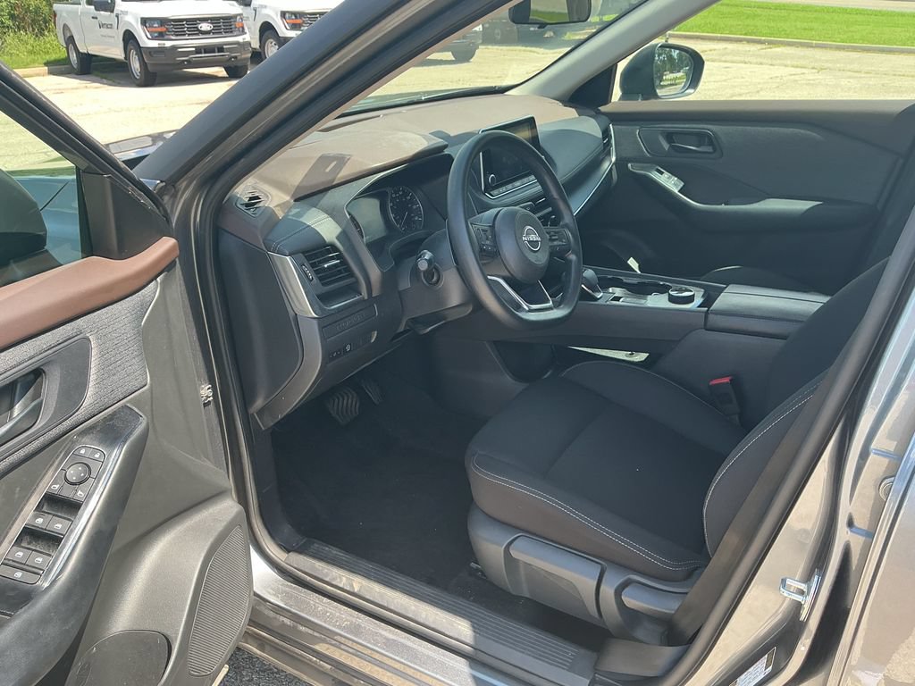 Used 2023 Nissan Rogue S AWD/4WD image 23