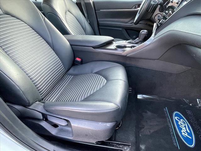 Used 2024 Toyota Camry SE image 11